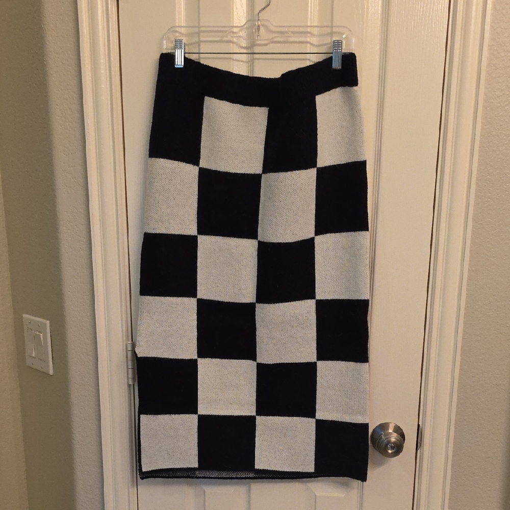 1x/2x Stretchy Black and White Checkered Skirt
